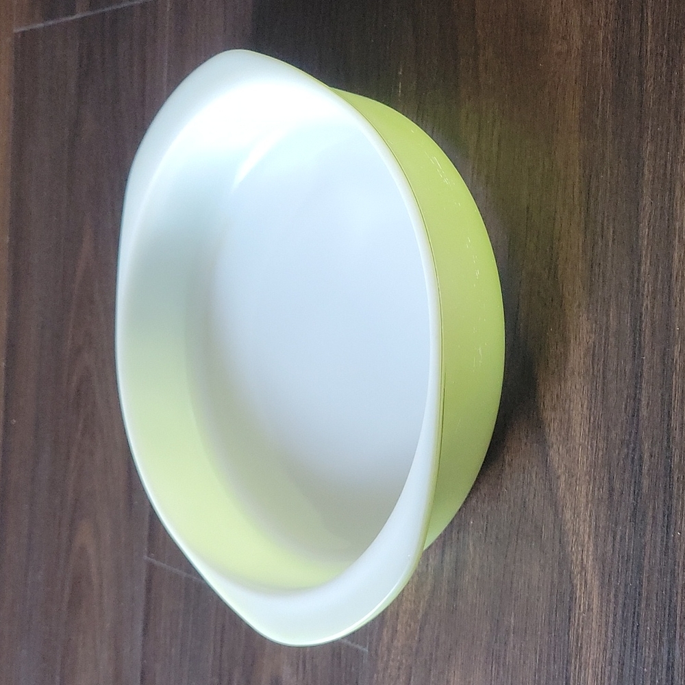 Vintage Pyrex round ovenware